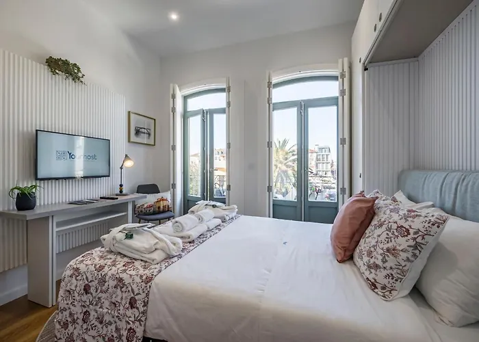 Апартаменты Lovely Balcony Downtown