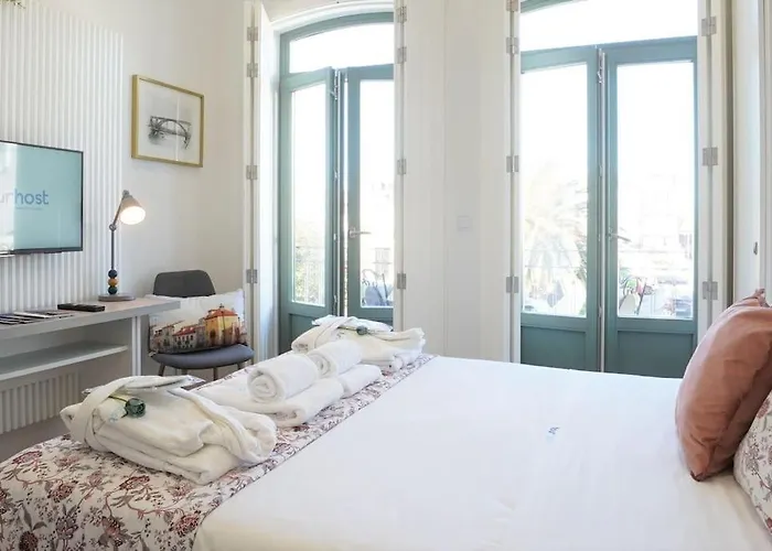 Lovely Balcony Downtown Апартаменты