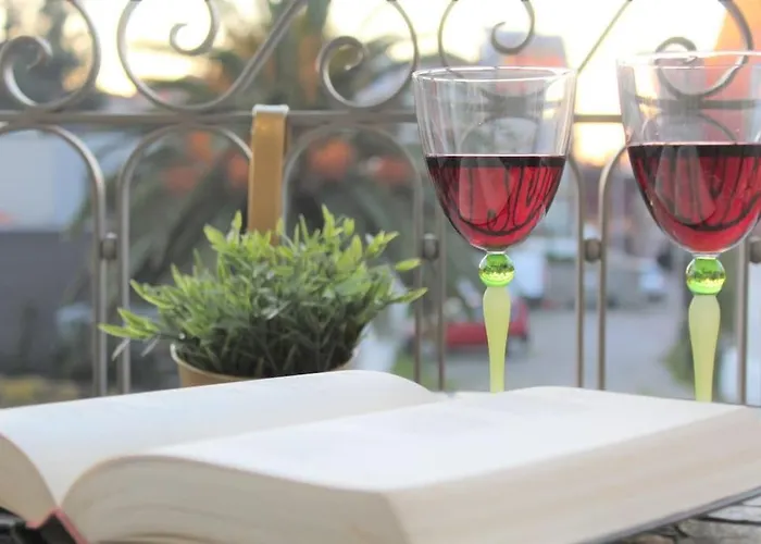 Апартаменты Lovely Balcony Downtown *