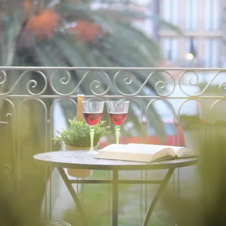 דירה Lovely Balcony Downtown