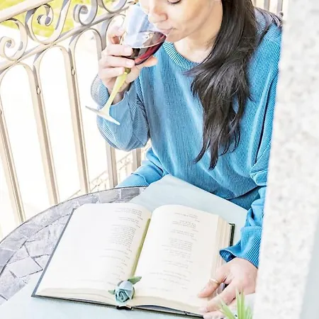 דירה Lovely Balcony Downtown *