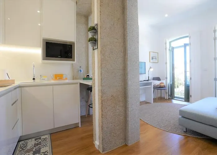 Lovely Balcony Downtown *