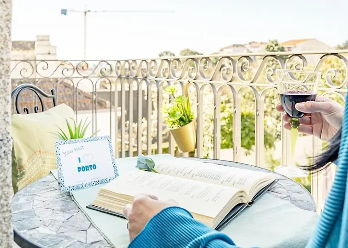 Lovely Balcony Downtown *